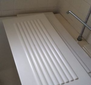 公団の風呂蓋は残しておく。