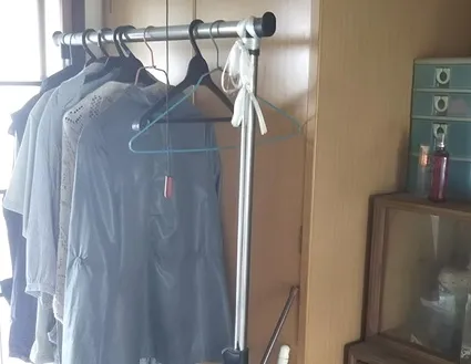 亡くなった人の部屋の衣類