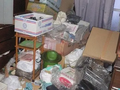 遺品が多い部屋の光景
