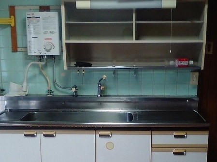 遺品整理作業があった団地の台所