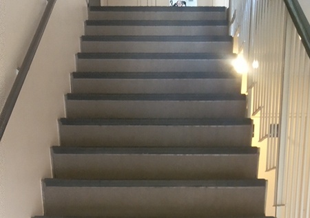 マンションの階段